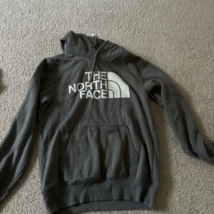 Gray north face hoodie worn a handful of times! Size small